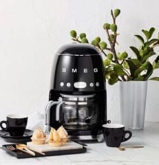 Smeg  1050 W 10 Fincan Kapasiteli Filtre Kahve Makinesi Siyah DCF02BLEU