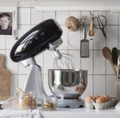 Smeg  Retro Siyah 800 W 4.8 lt Hamur Karıştırma Makinesi SMF03BLEU