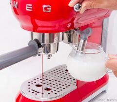 SMEG KIRMIZI ESPRESSO KAHVE MAKİNESİ ECF01RDEU